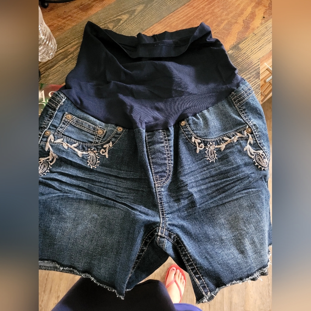 Maternity shorts